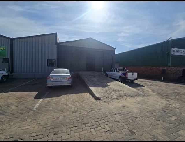 340M² WAREHOUSE TO LET IN ANDERBOLT